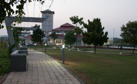 Aqualily Trellis Walkway